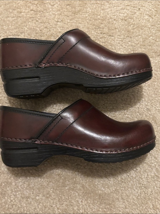 Dansko Shoes - Dansko Women's Burgundy Leather Clogs
